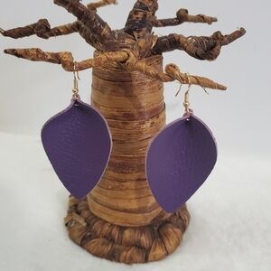 Leather Pebbled Deep Purple Leaf Tear Drop Dangle Petal Fish Hook Earrings NWOT